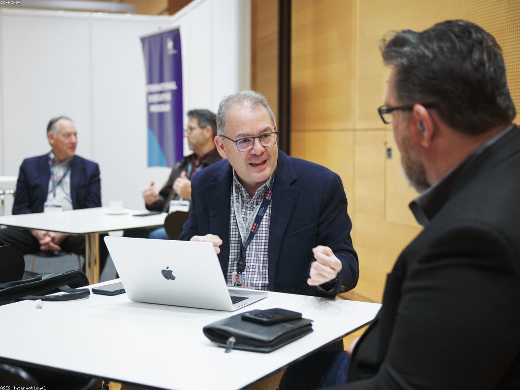 ការចែករំលែកបទពិសោធន៍ក្នុងសហគមន៍